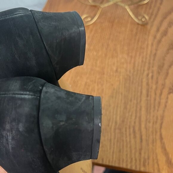 Salvatore Ferragamo Low Heel Tassel 7.5 B Suede Heels - Picture 12 of 12